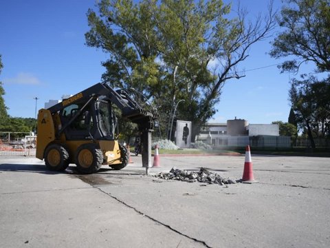 Avanzan las tareas de reacondicionamiento de calles de tierra y bacheo