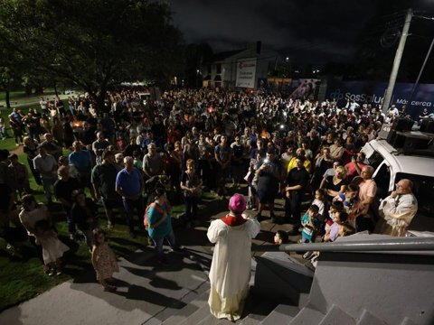 Se realizó el Vía Crucis en el marco de "Semana Santa en Familia"