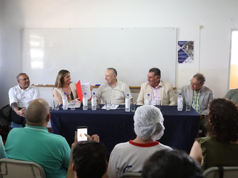 Tras la firma del convenio en China, Accastello y Navarro se reunieron con autoridades del FUNESIL