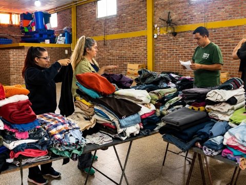 Más de 200 vecinos participaron de la colecta solidaria "Corazones que Abrazan"