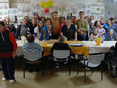 Accastello participó del festejo de cumpleaños del mes de mayo de los residentes del Hogar Municipal “Roberto Velo de Ipola”