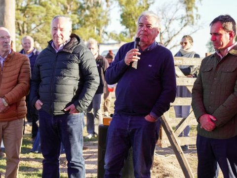 Accastello y Busso participaron de la presentación de nueva tecnología robotizada de ordeñe en el tambo “Don Ignacio”