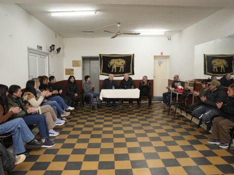 Accastello se reunió con autoridades de los Centros Vecinales Güemes y Belgrano para fortalecer el trabajo comunitario