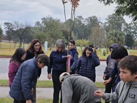 Por el Día Mundial del Medio Ambiente, niños y niñas participaron de una jornada de forestación