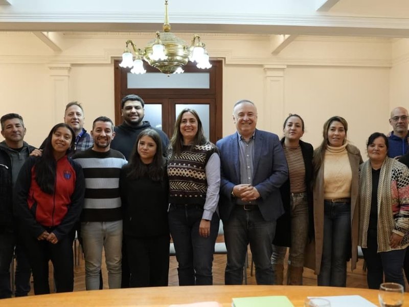Apoyo al deporte local: el municipio entregó aportes económicos a clubes por su colaboración en eventos bailables