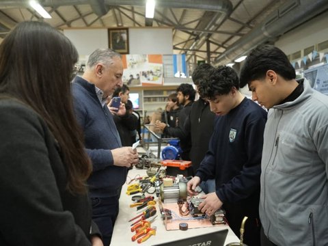 El intendente Accastello participó de la primera feria de ciencias local