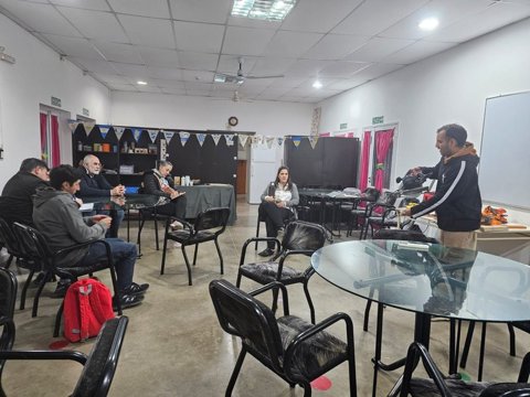 Empleo verde: comenzó el taller para producir ecomuebles con palets reciclados
