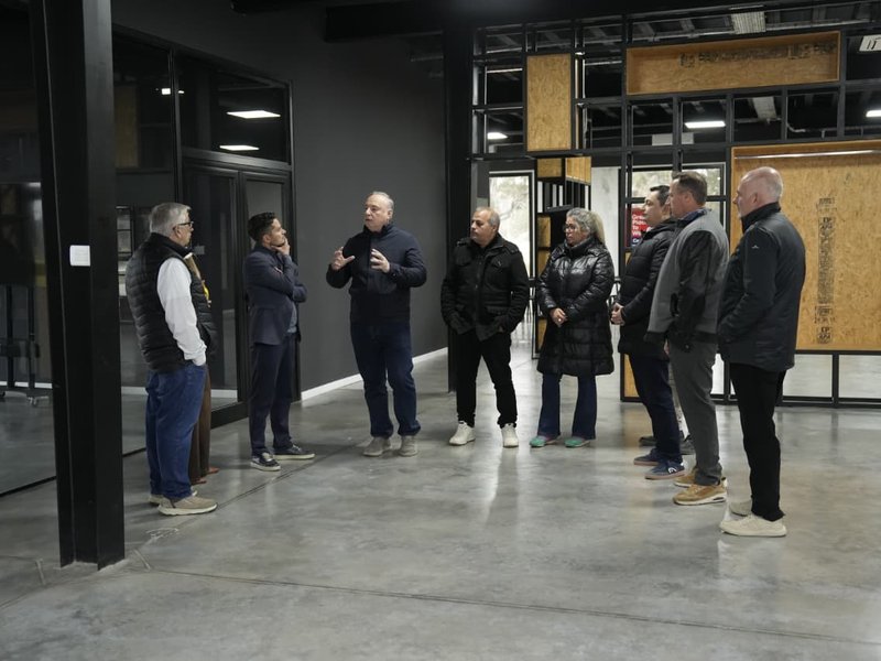 Accastello recorrió el barrio Belgrano y mantuvo encuentros con instituciones, empresas y vecinos
