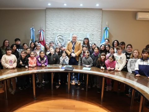 El intendente Accastello recibió al Gabinete de las Infancias en el Palacio Municipal