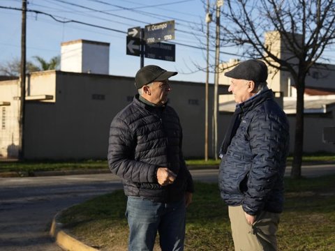El intendente Accastello recorrió la obra de pavimentación en el barrio Parque Norte