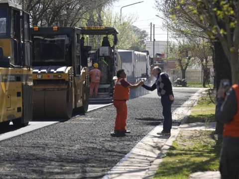 Con la intervención de 20 cuadras en Vista Verde, la gestión superó las 400 cuadras pavimentadas
