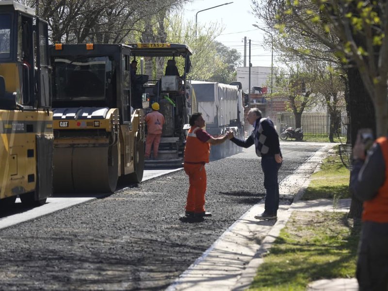 Con la intervención de 20 cuadras en Vista Verde, la gestión superó las 400 cuadras pavimentadas