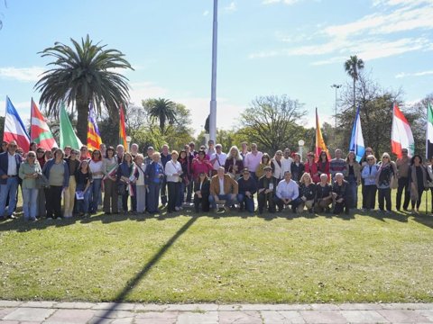 Con un recorrido por edificios históricos de la ciudad, las colectividades celebraron el Día del Inmigrante