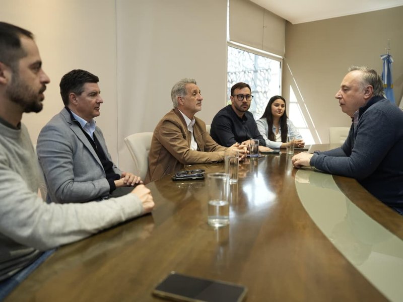Accastello articuló con autoridades provinciales el acompañamiento a instituciones de Villa María