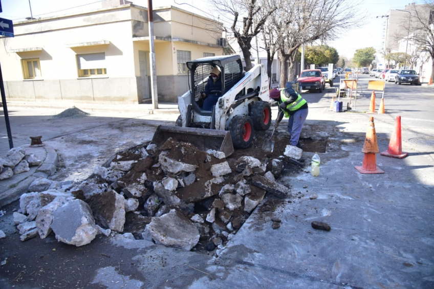 Villa María: El plan integral de bacheo continúa con trabajos en calle Lisandro de la Torre
