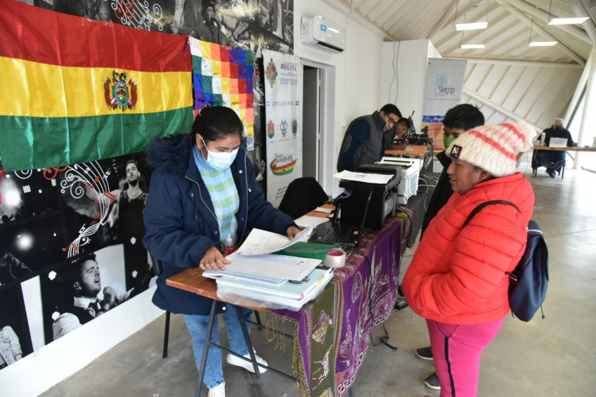 Villa María: Mediante un operativo móvil, el municipio posibilito la concreción de diligencias a más de 700 miembros de la comunidad boliviana