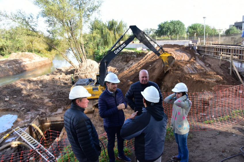Villa María: Avanzan los trabajos en el nuevo puente, con la construcción de los estribos y los preparativos para el hormigonado de las pilas
