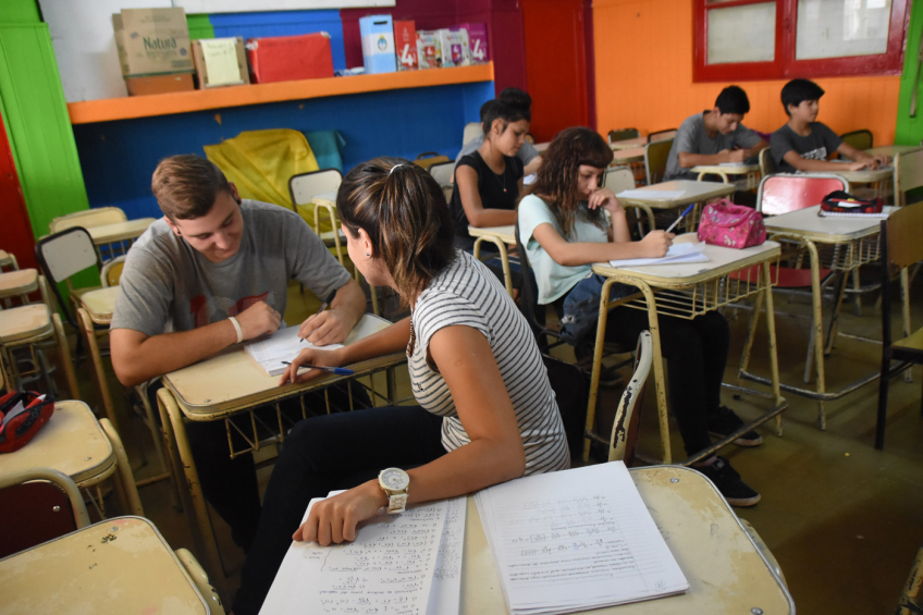 Villa María: A un mes de su inicio, las clases de apoyo escolar gratuitas para nivel medio reúnen a 52 estudiantes en ocho materias