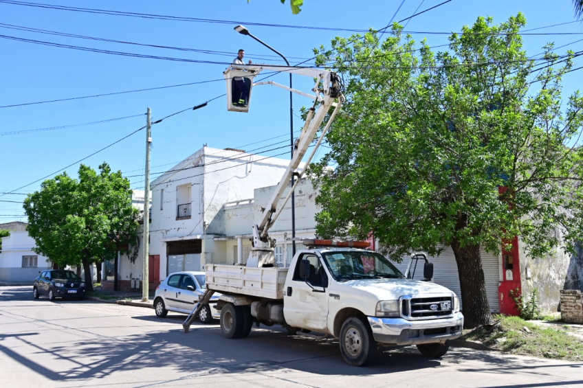 Villa María: El municipio avanza en el recambio de luminarias a led, con el objetivo de alcanzar la totalidad de barrio Ameghino
