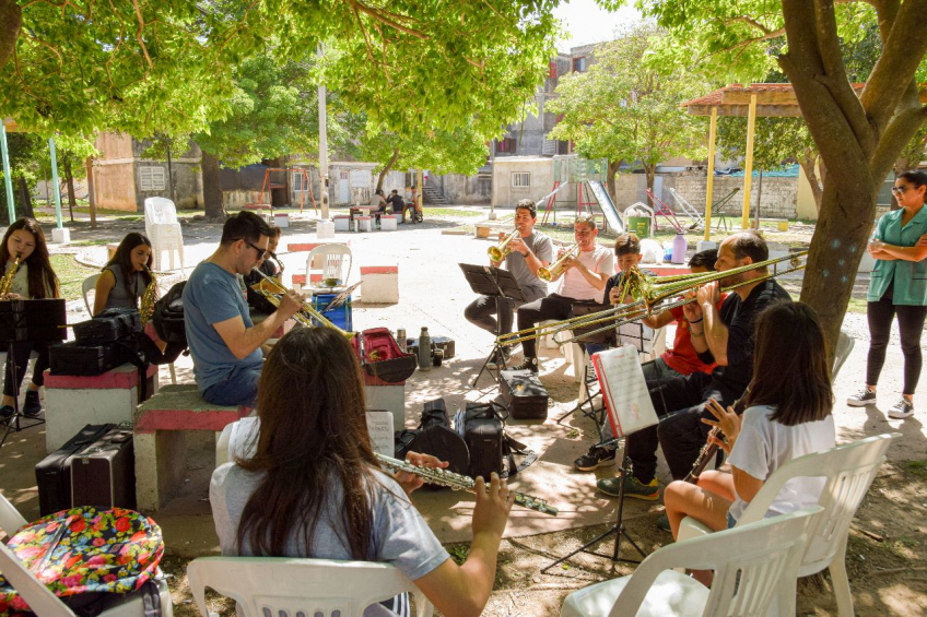 Villa María: La Banda Escuela Municipal musicalizó la mañana de este sábado con un ensayo abierto en barrio Los Olmos