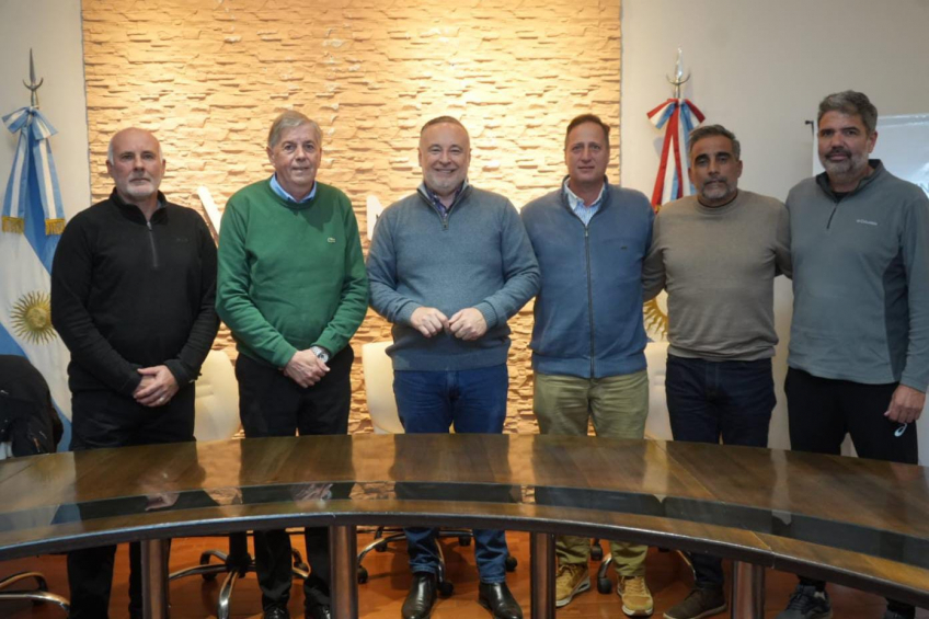 Villa María: Tenis en los barrios y becas deportivas: Municipio y Sport Social Club firmaron un convenio de colaboración mutua