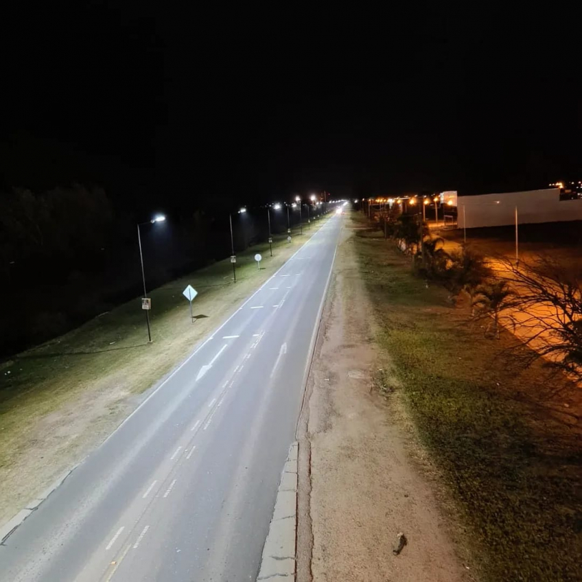Villa María: Ya están funcionando las 80 nuevas luminarias led en el acceso desde Autopista 9 por ruta nacional 158