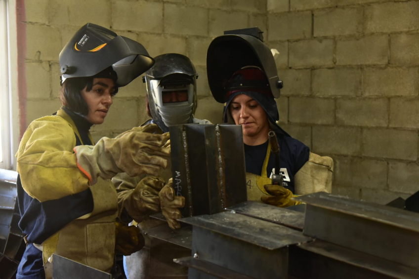 Villa María: En la Escuela Granja, mujeres villamarienses aprenden a soldar para sumarse al mundo laboral