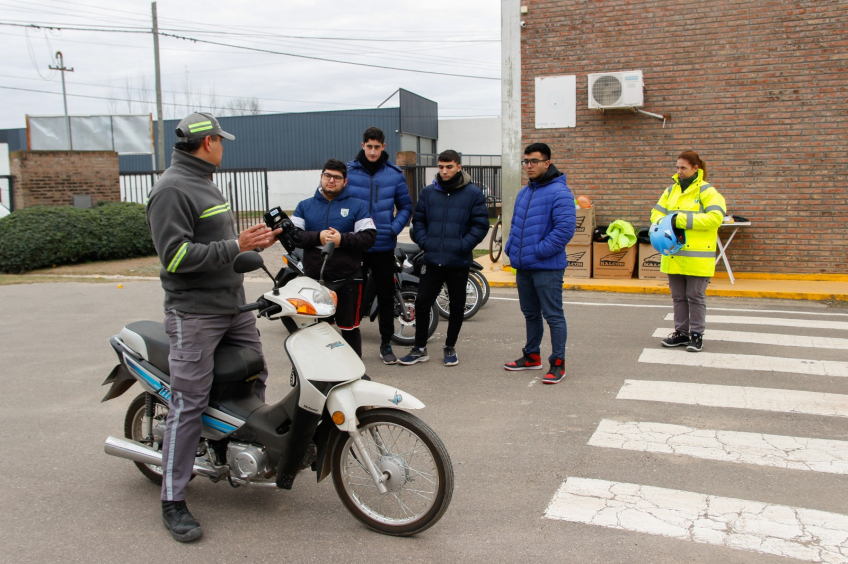 Villa María: Educación Vial: Jóvenes y adolescentes se capacitan para el uso seguro de motocicletas y cascos