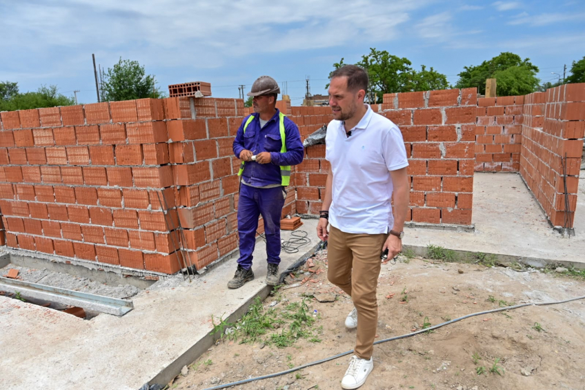 Villa María: Ecobarrio: Con levantamiento de paredes y estructuras, avanza la obra que permitirá el acceso a la vivienda a 300 familias en barrio Las Playas