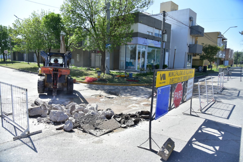 Villa María: El municipio trabaja en el acondicionamiento de un tramo de calle Entre Ríos mediante tareas de bacheo
