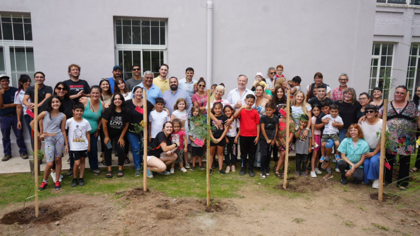 Villa María: Accastello acompañó la puesta en marcha del Plan de Padrinazgo del Arbolado Público Comunitario