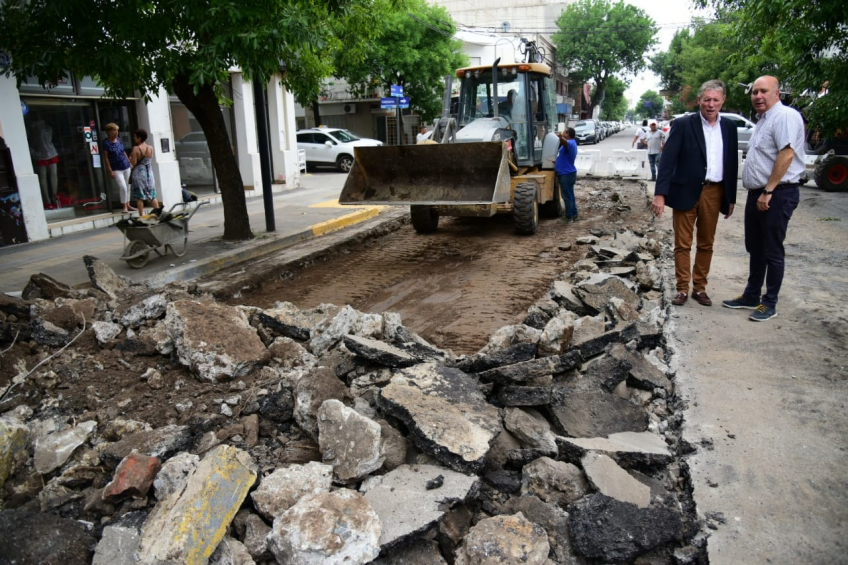 Villa María: Comenzó la repavimentación de un tramo de calle General Paz, en su intersección con Catamarca