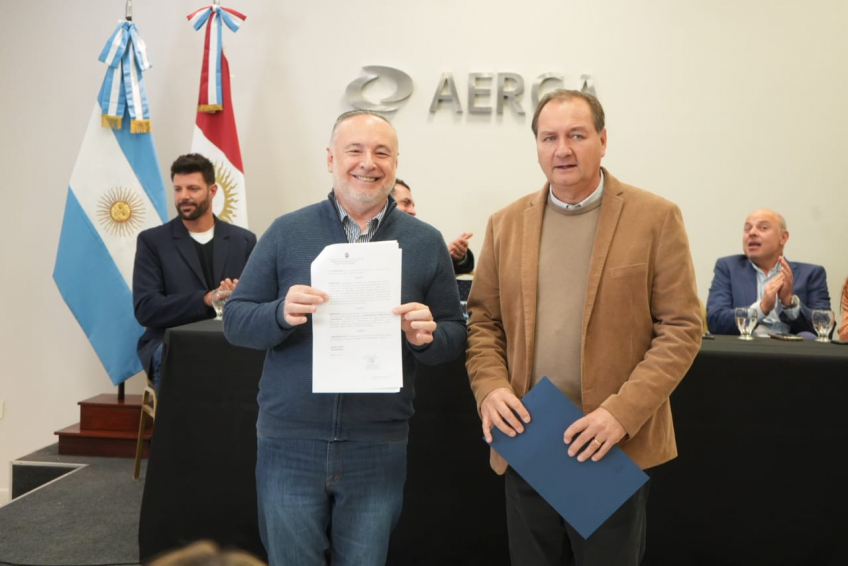 Villa María: El intendente Accastello y el ministro Dellarossa entregaron un aporte para la ejecución del segundo Centro Comercial a Cielo Abierto