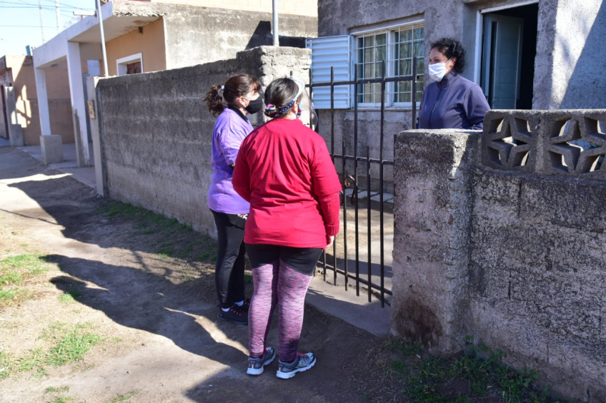 Villa María: Los equipos de CAPS, MuniCerca y jardines maternales recorren los barrios brindando información e insumos de protección personal