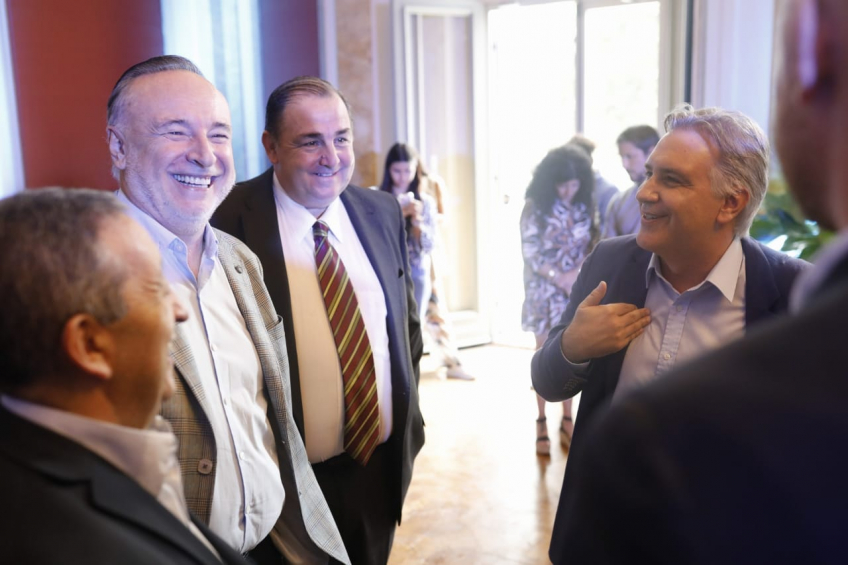 Villa María: Accastello acompañó al gobernador Llaryora en la recepción a intendentes de todo el país que se reúnen en Córdoba