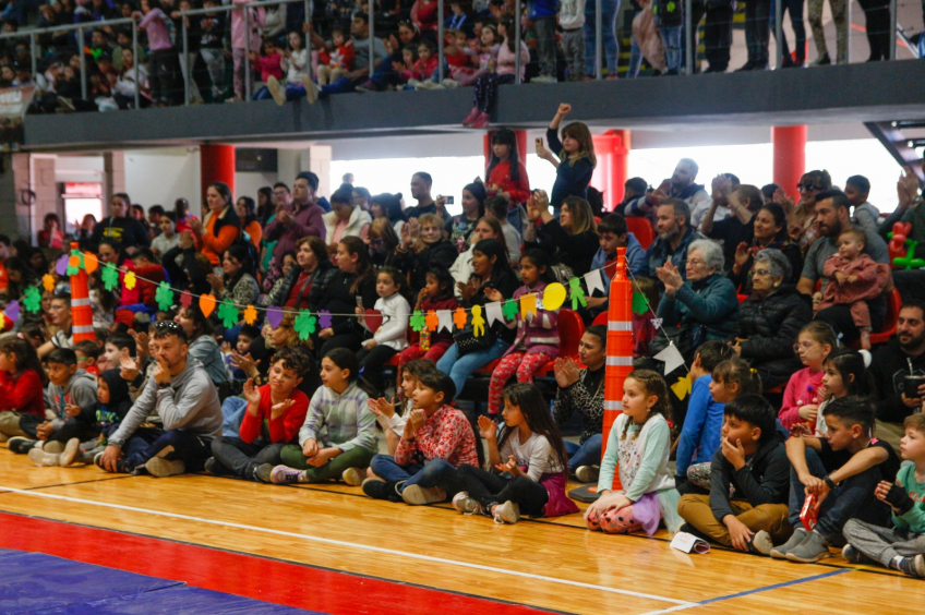 Villa María: Con mucha alegría y diversión niñas y niños disfrutaron del Niñetón en el Salón de los Deportes