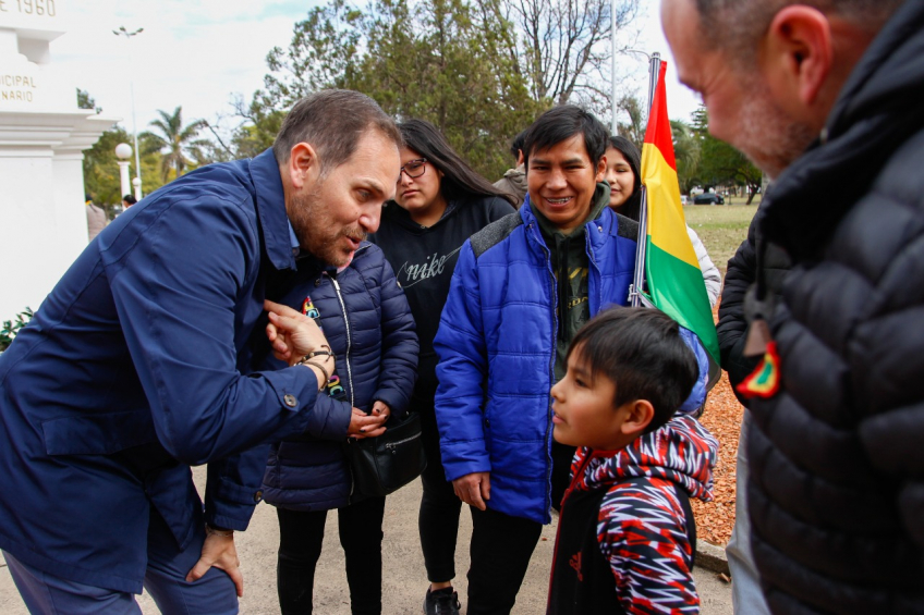 Villa María: Gill acompañó a la comunidad boliviana en el 197° aniversario de la Independencia de su país