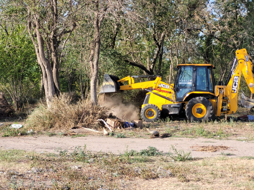 Villa María: En barrio Barrancas del Río, se realizan tareas de limpieza de la costanera