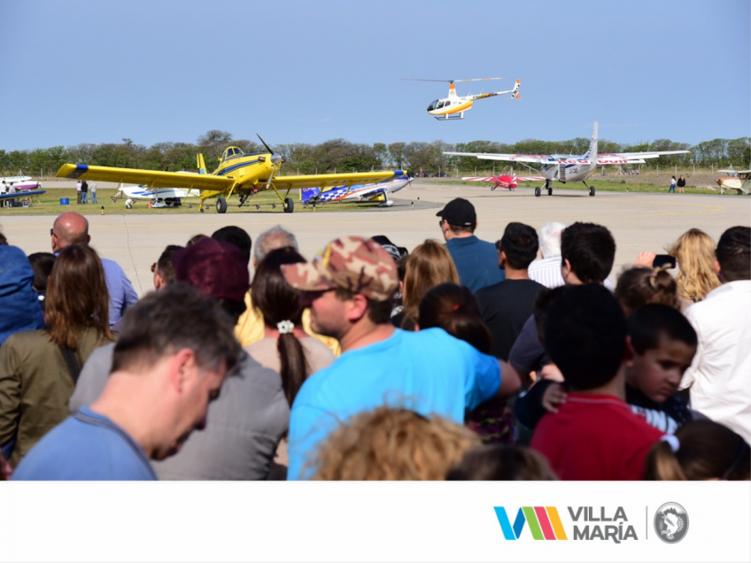 Villa María: Vuelos de bautismo, acrobacias y globos aerostáticos en el Festival Aéreo con el que cierra la Semana de la Aviación