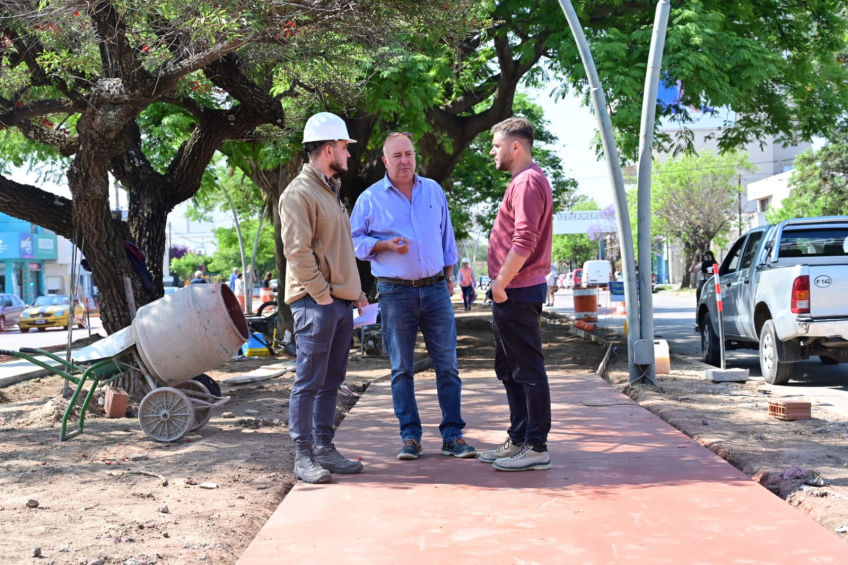 Villa María: La obra del Parque Lineal Sustentable avanza con la construcción de la ciclovía en un tramo de bulevar Italia
