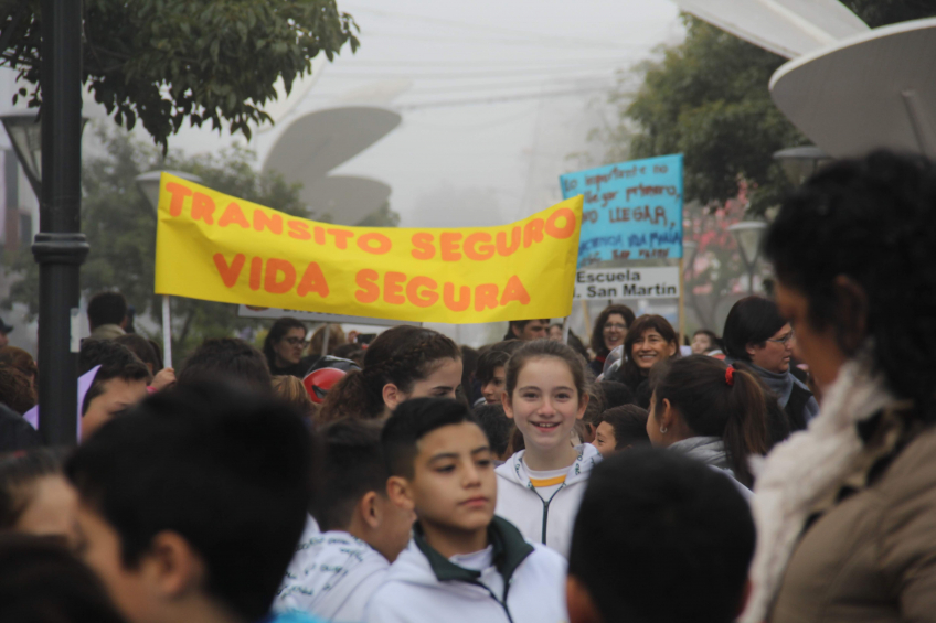 Villa María: Los chicos de las escuelas villamarienses marcharon por las calles para concientizar “por una ciudad sin accidentes”   
