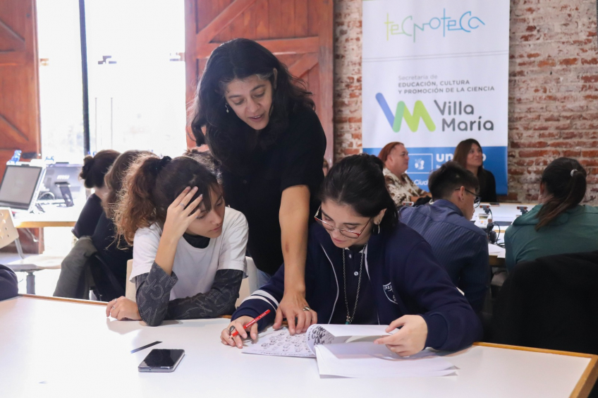 Villa María: En el Día Internacional contra la Discriminación por Orientación Sexual, estudiantes y vecinos participaron del taller Replicadores de Trato Digno