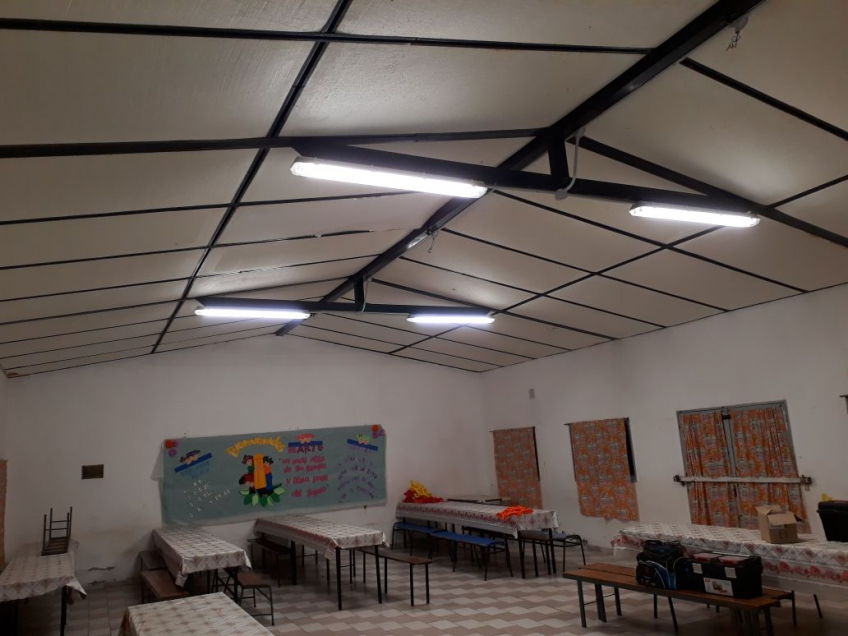 Villa María: En la escuela Arturo M. Bas continúa la colocación de la red eléctrica nueva y en dos etapas se hará una refacción integral del edificio