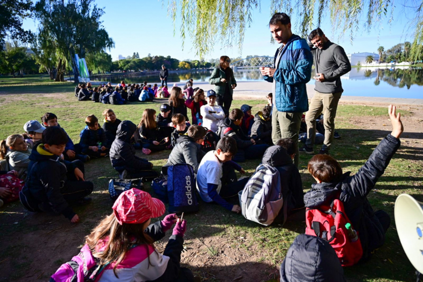Villa María: Niños del colegio Rivadavia recorrieron la Costanera y recibieron una charla sobre el cuidado del ambiente 