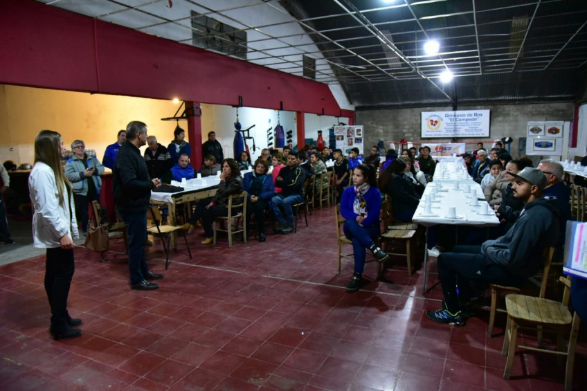 Villa María: El “Boxeo por la vida” continúa acompañando a hombres y mujeres de los gimnasios barriales con encuentros sobre nutrición