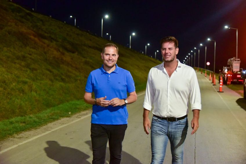 Villa María: Gill y Atanasoff habilitaron el nuevo sistema lumínico en los accesos a la ciudad desde la autopista
