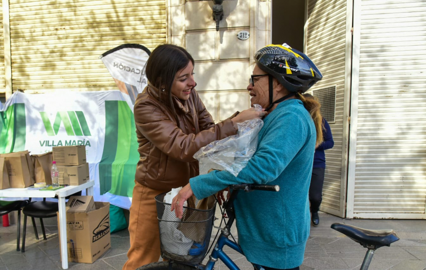Villa María: El municipio entregó cascos, frutas y árboles a más de medio centenar de ciclistas que se sumaron a la Semana de la Movilidad Sustentable