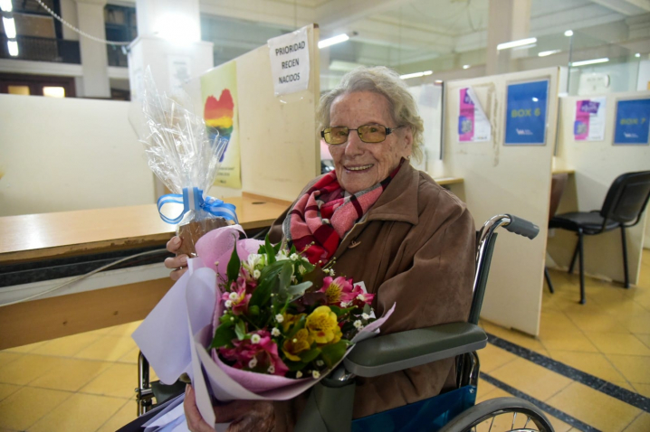 Villa María: Con 101 años, Adelina renovó su libreta cívica por el nuevo documento de identidad