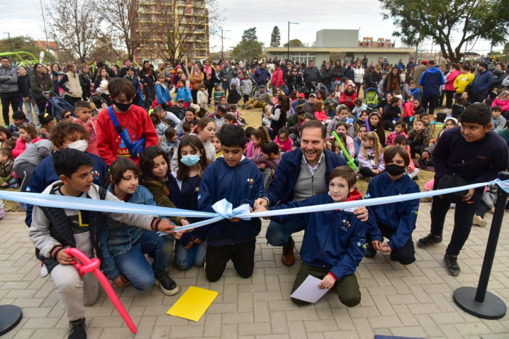 Villa María: Cientos de niñas y niños disfrutaron del nuevo sector de  juegos del Pereira y Domínguez